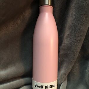 Brand new Swell brand salad bowl kit and water bottle. Peony pink color. $30